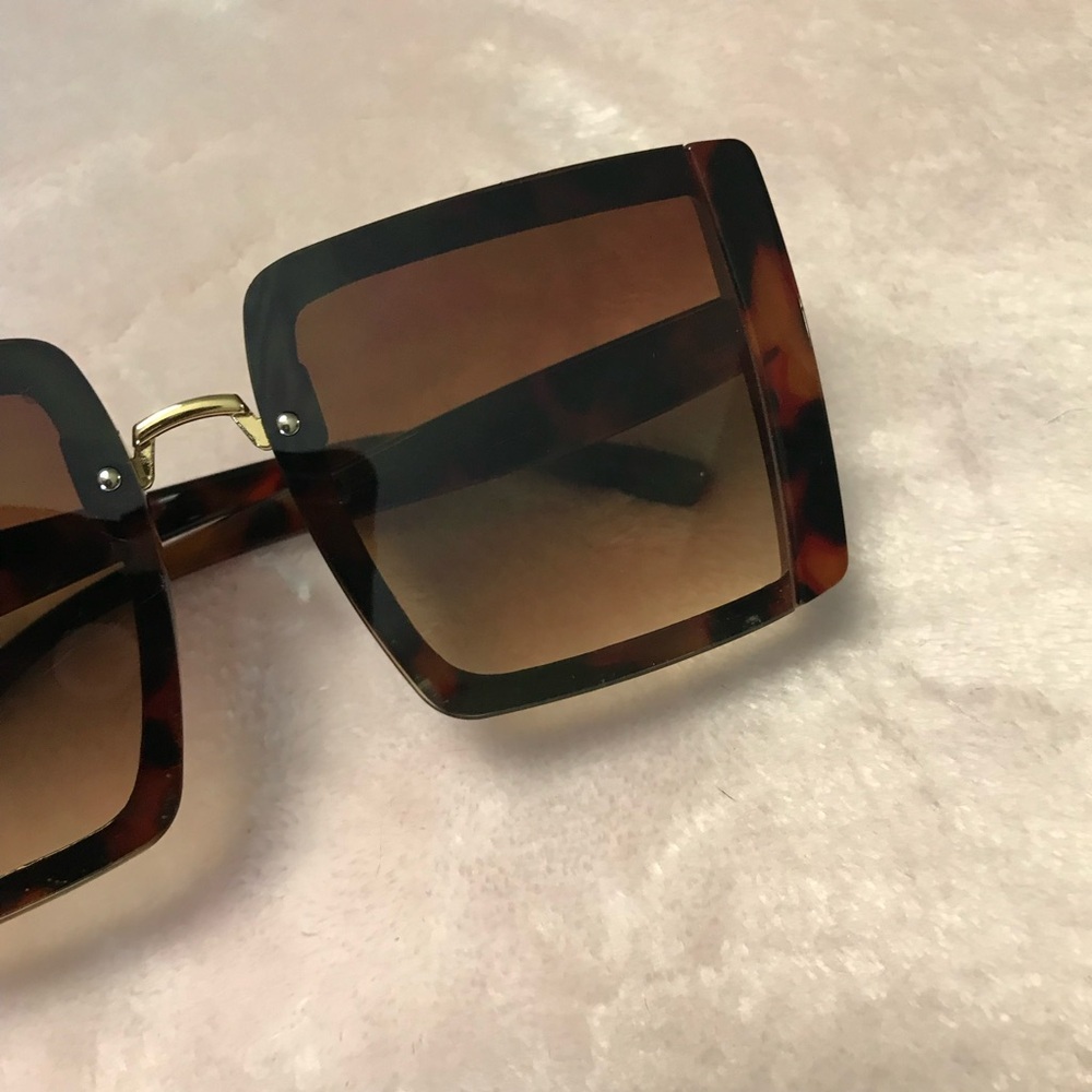 Womens Sunglasses Oversized Thick Tortoise Shell Brown Square Fashion - Picture 3 of 16